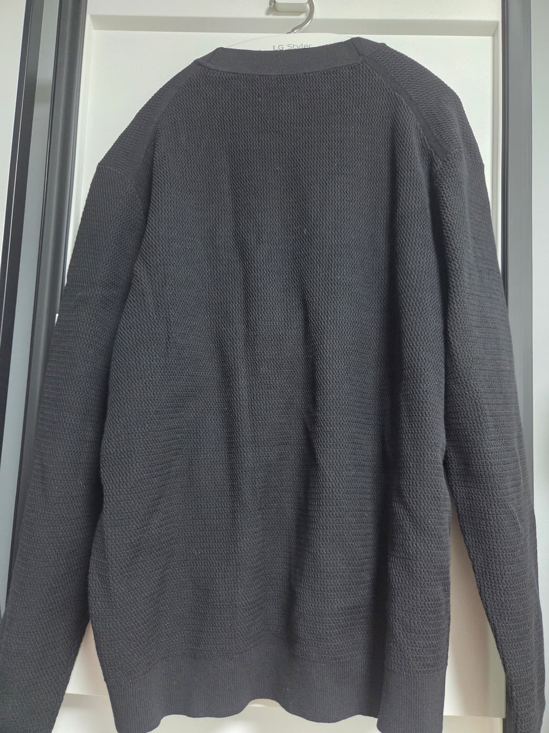 cos 코스 텍스처드 니트 코튼 브이넥 가디건 블랙 상품이미지3