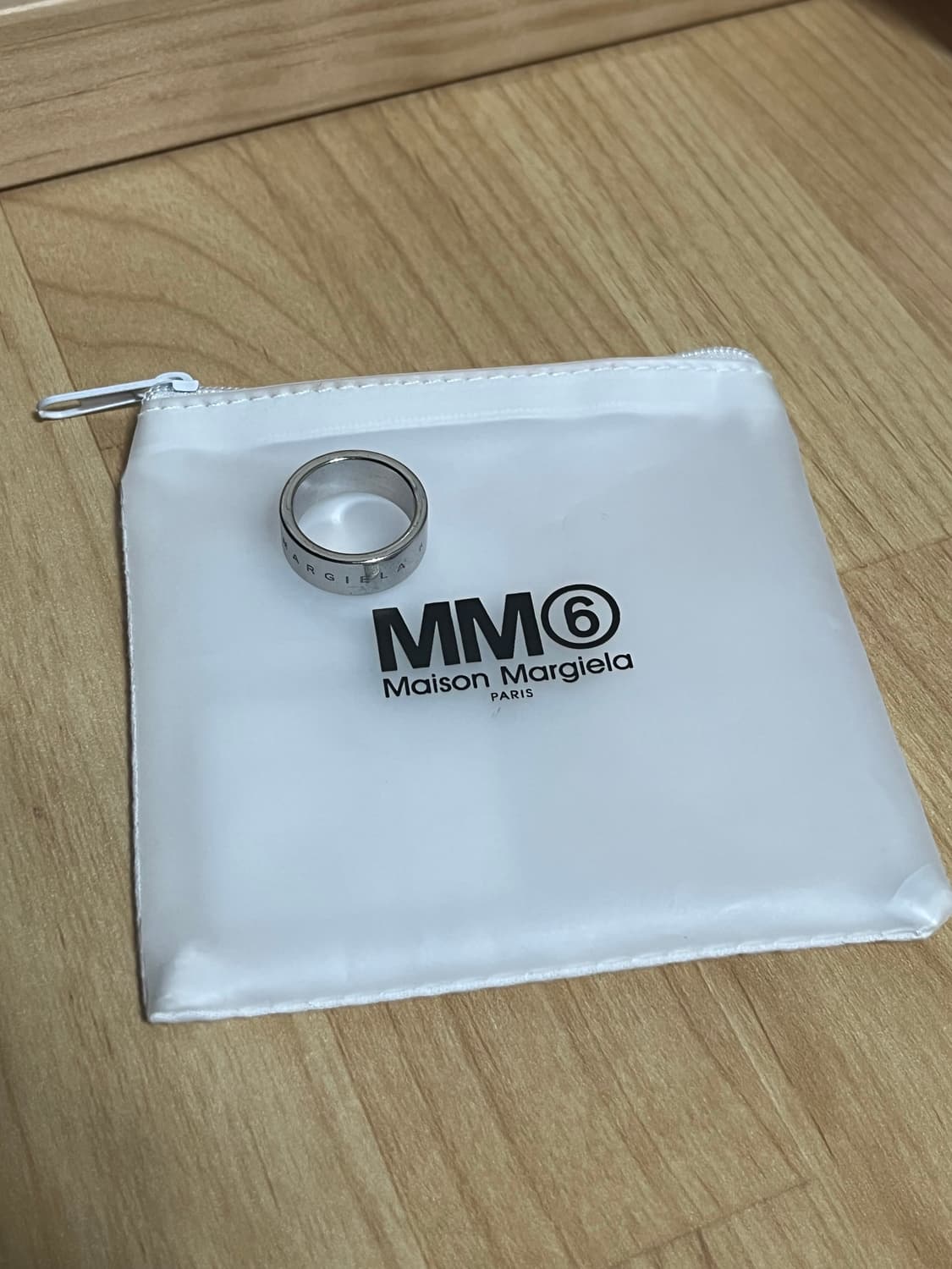 MM6 메종 마르지엘라 미니멀 로고 링 실버 상품이미지2