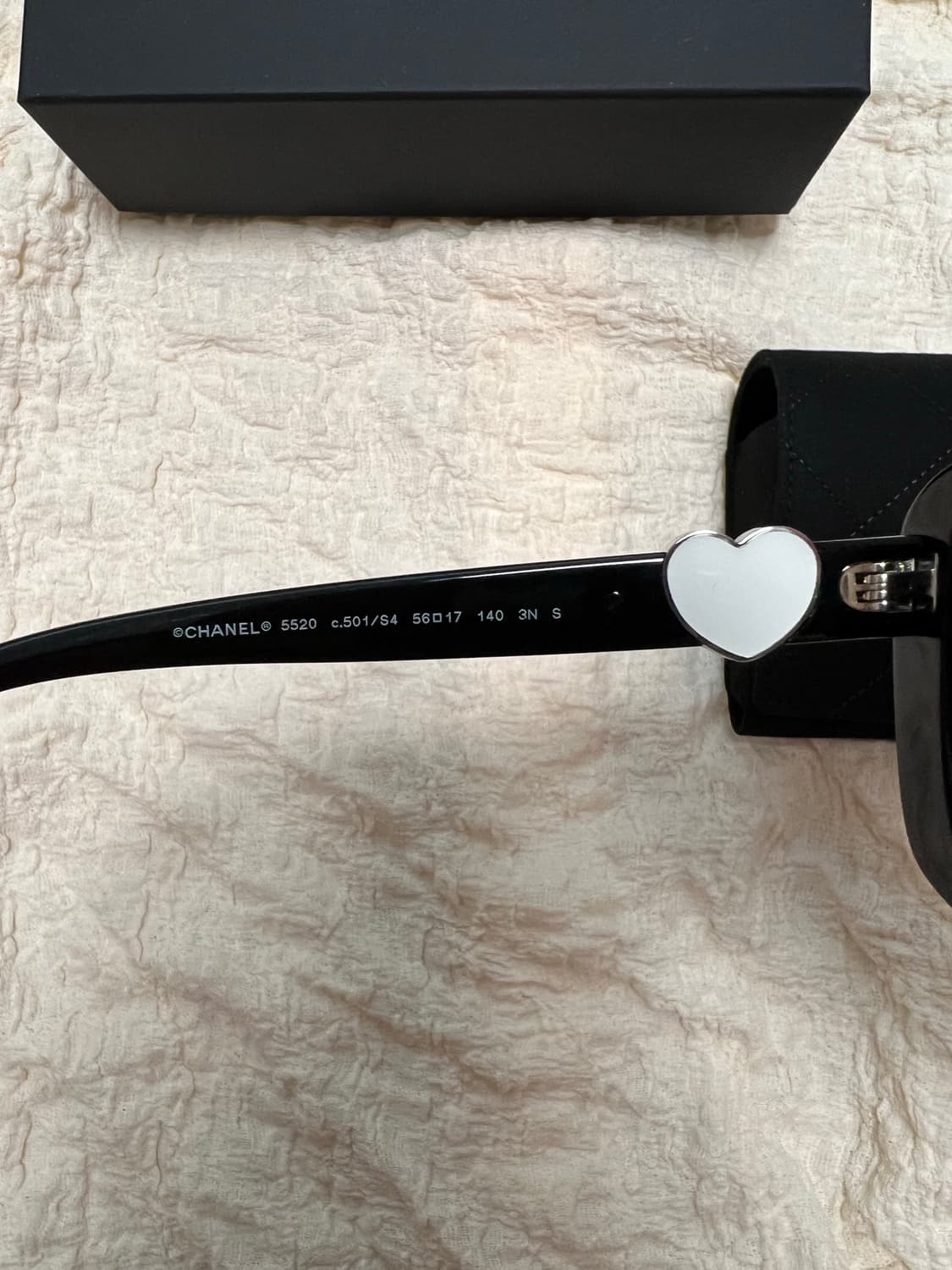 샤넬 하트 선글라스 (블랙/CH5519) 상품이미지7