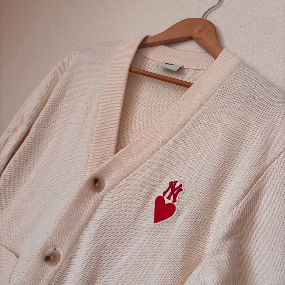 MLB 니트 가디건 뉴욕 NY 하트 자수 아이보리 양키스  상품이미지2