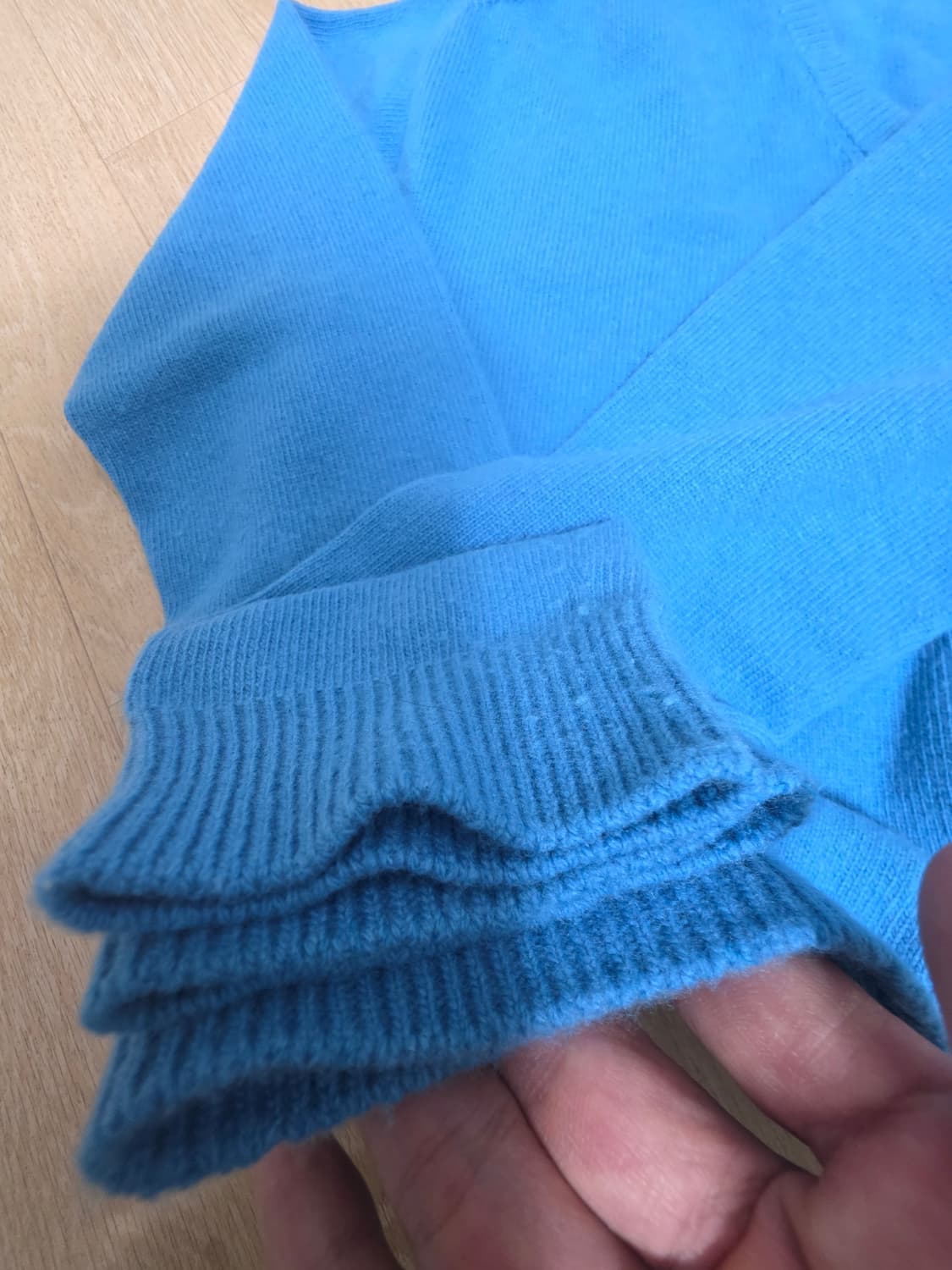 유라고 캐시미어 블렌디드 브이넥 니트 상품이미지7