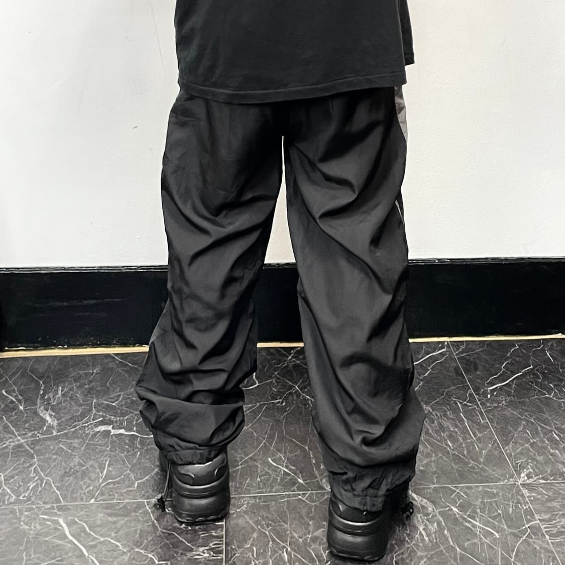 아디다스 90s 올드스쿨 사이드파이핑 와이드 트랙팬츠 상품이미지3