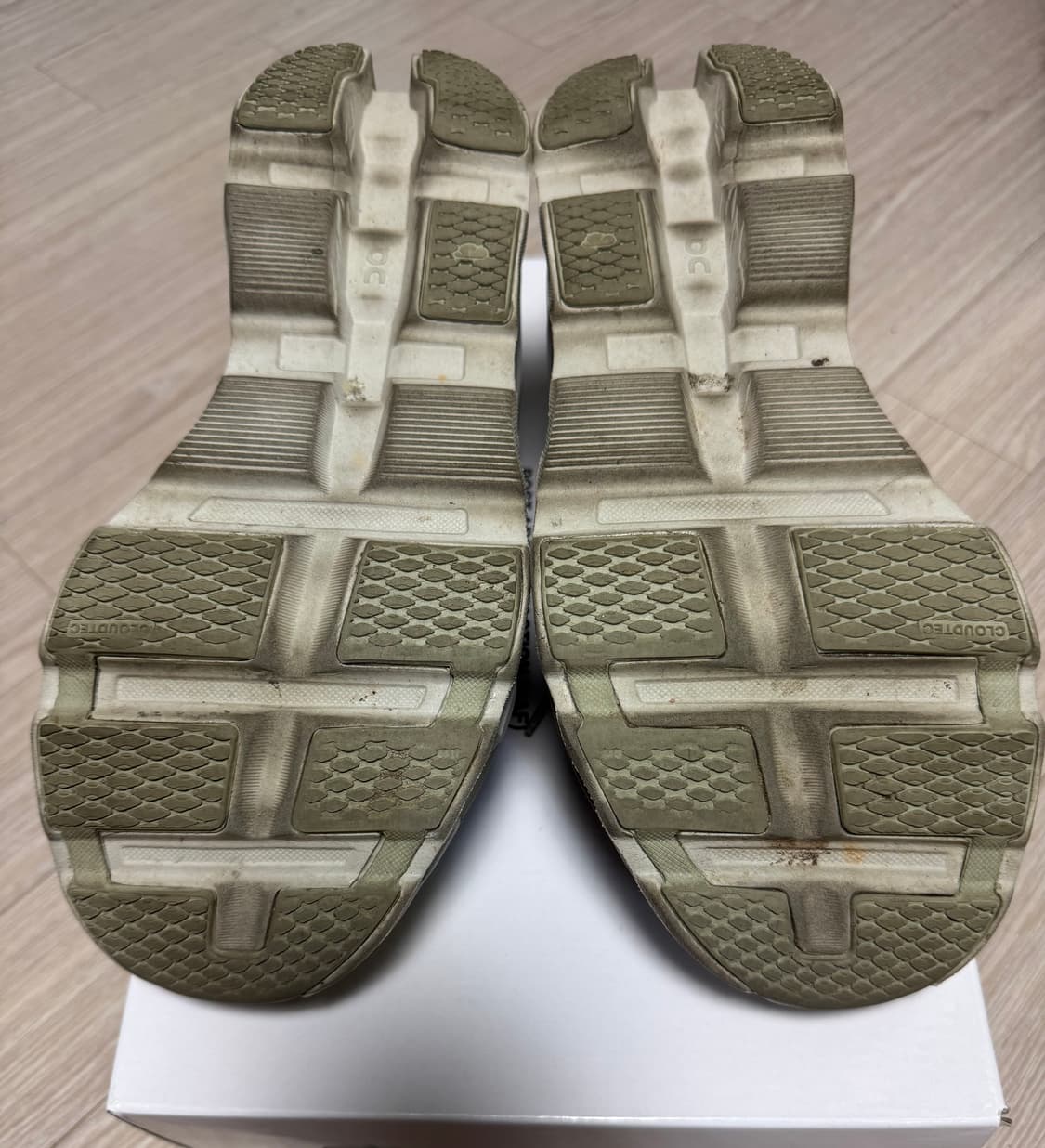 온러닝 X 포스트아카이브팩션 클라우드몬스터 2 문더스트 상품이미지2