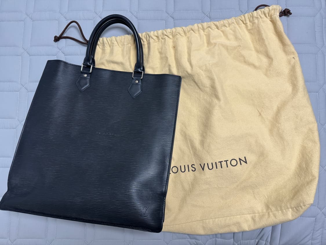 루이비통 에삐 삭플라 토트백 블랙 상품이미지1