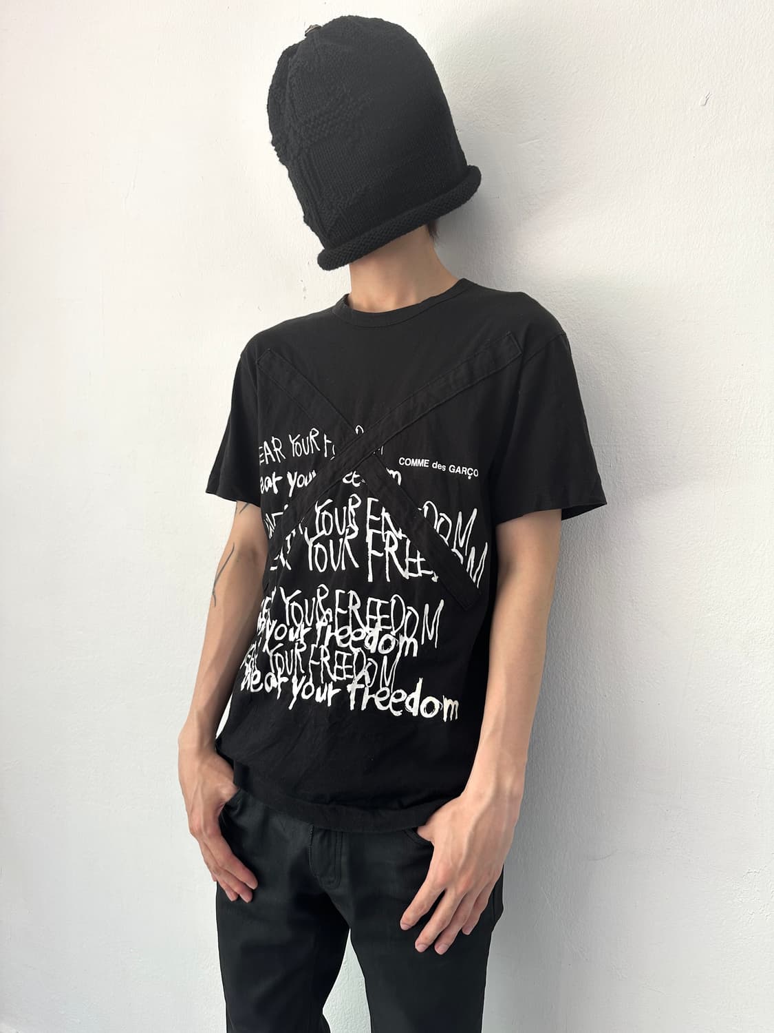 꼼데가르송 크로스 패널 블랙 반팔 티셔츠 상품이미지1