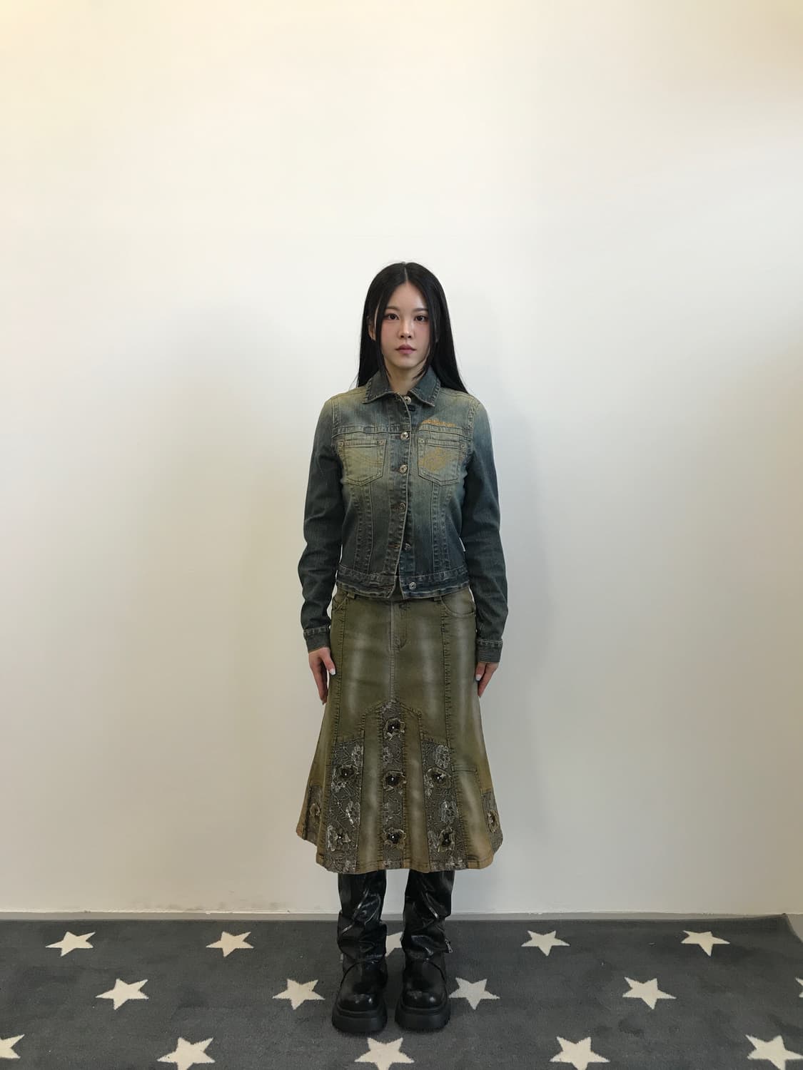 'KUFENG' Olive Acid Wash LaceMidi Skirt 상품이미지3