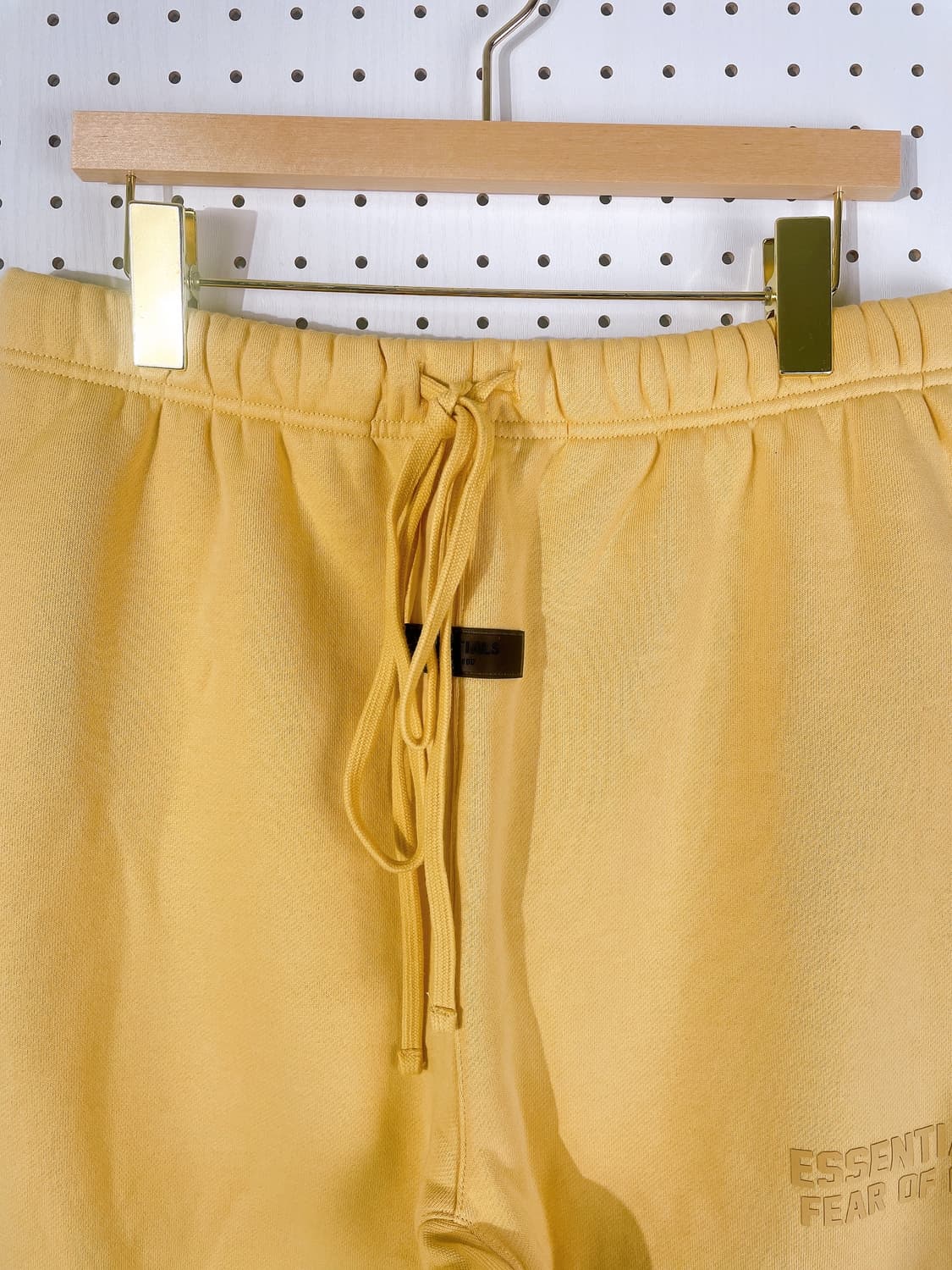 (정품/새상품) 피어 오브 갓 에센셜 옐로우 남성 약기모 스웻 팬츠 상품이미지3