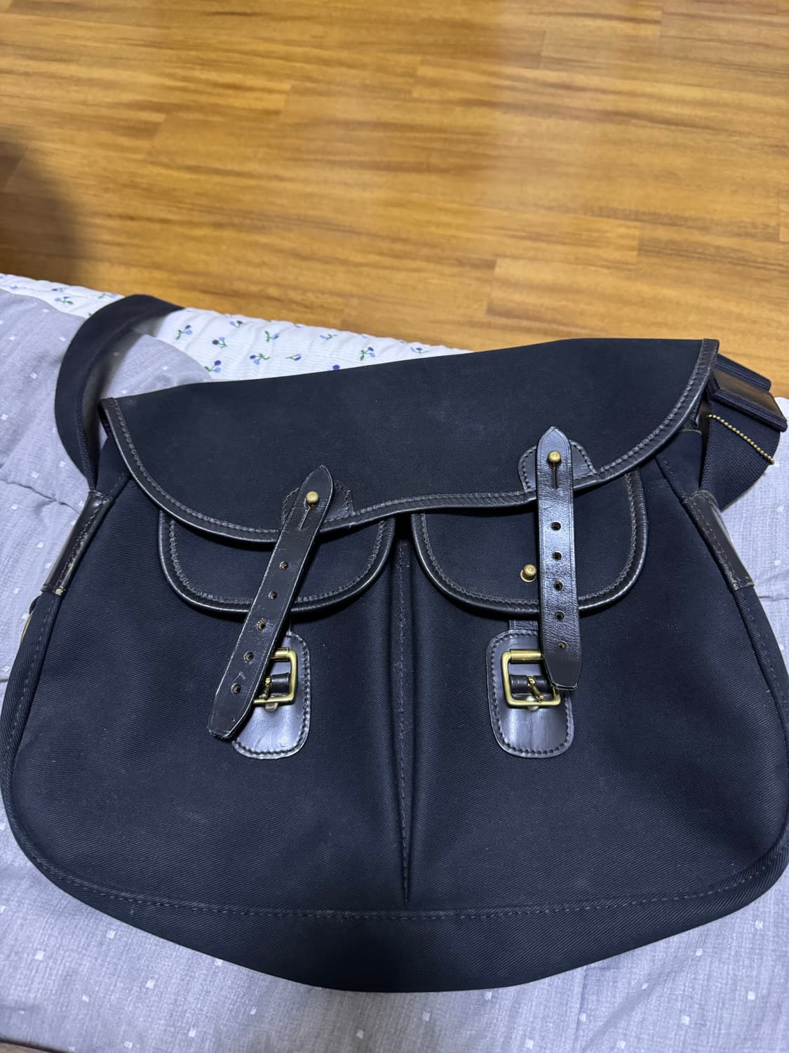 brady bag / 브래디백 아리엘 라지 사이즈 팝니다 상품이미지3