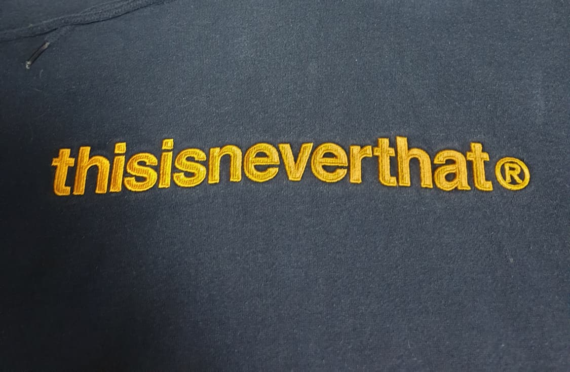 디스이즈네버댓 금장레터링 자수 워싱 기모 후드티 네이비 (M) 상품이미지2