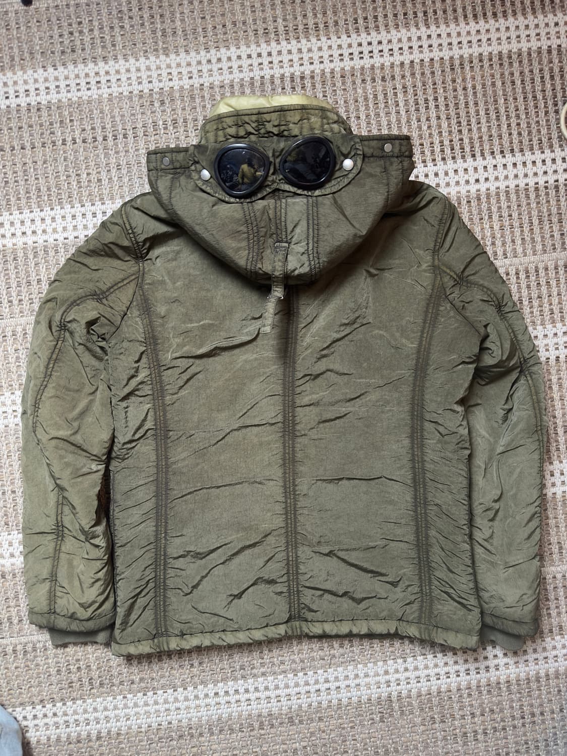 CP 컴퍼니 고글 패딩 자켓 카키 100 상품이미지3