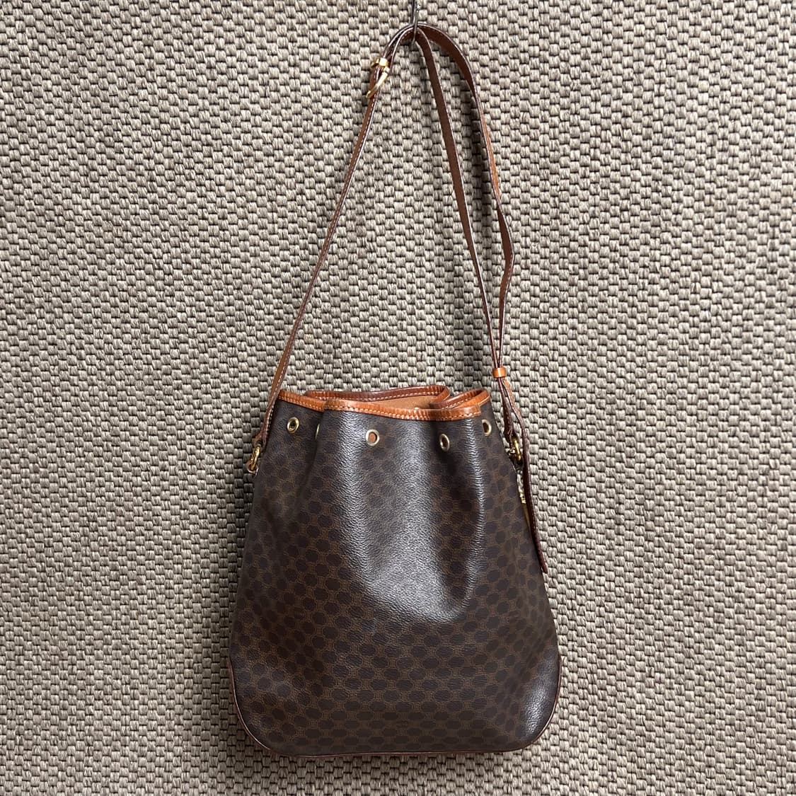 셀린느 마카담 버킷백 상품이미지2