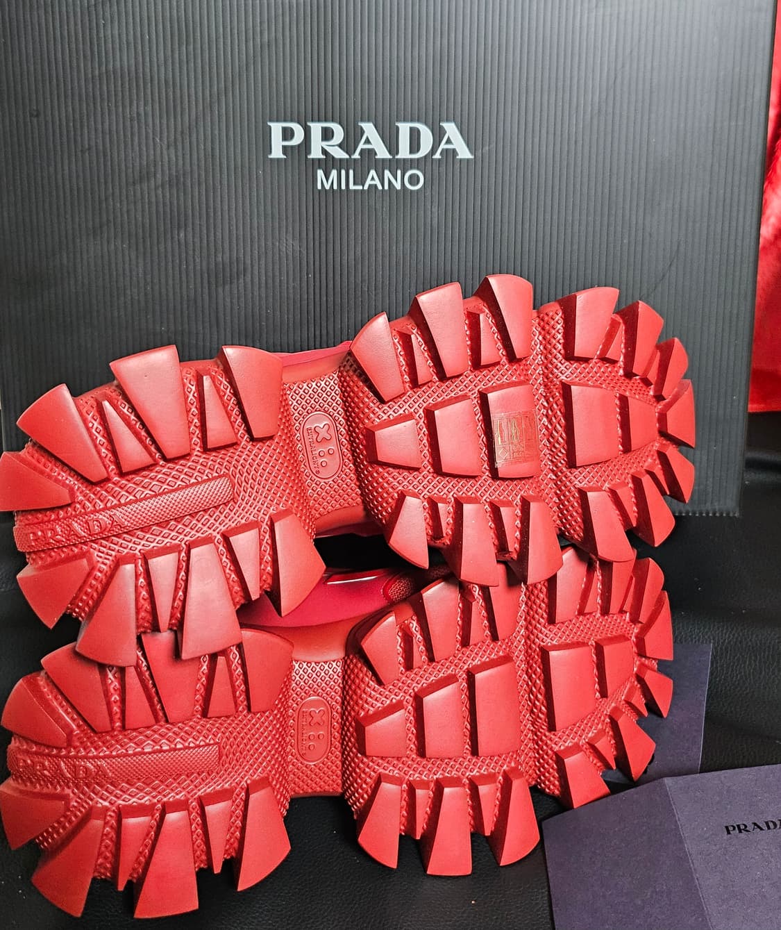 프라다 클라우드 버스트 썬더 레드 (6.5/255) 정품 상품이미지2