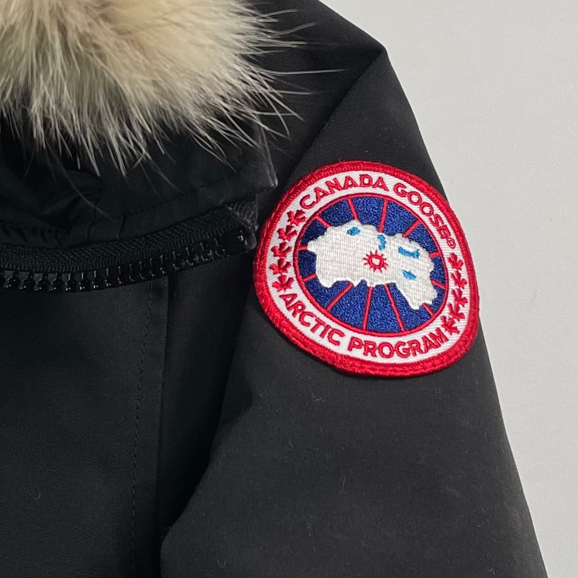 캐나다구스 블랙 다운 패딩 상품이미지3