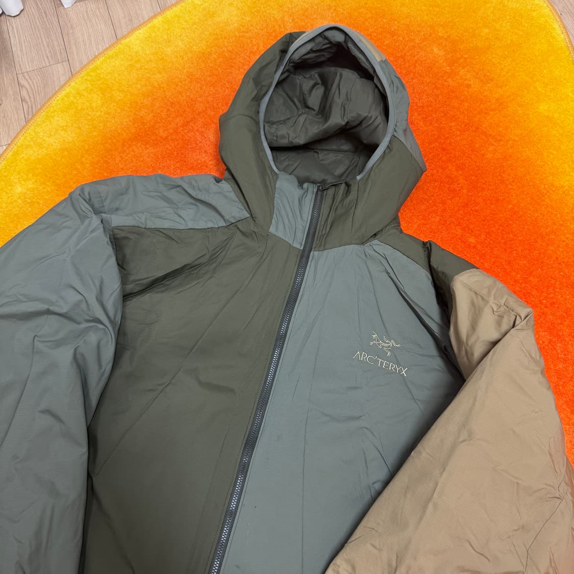 아크테릭스 아톰 후디 램파이어 타츠 포리지 패딩자켓 상품이미지2