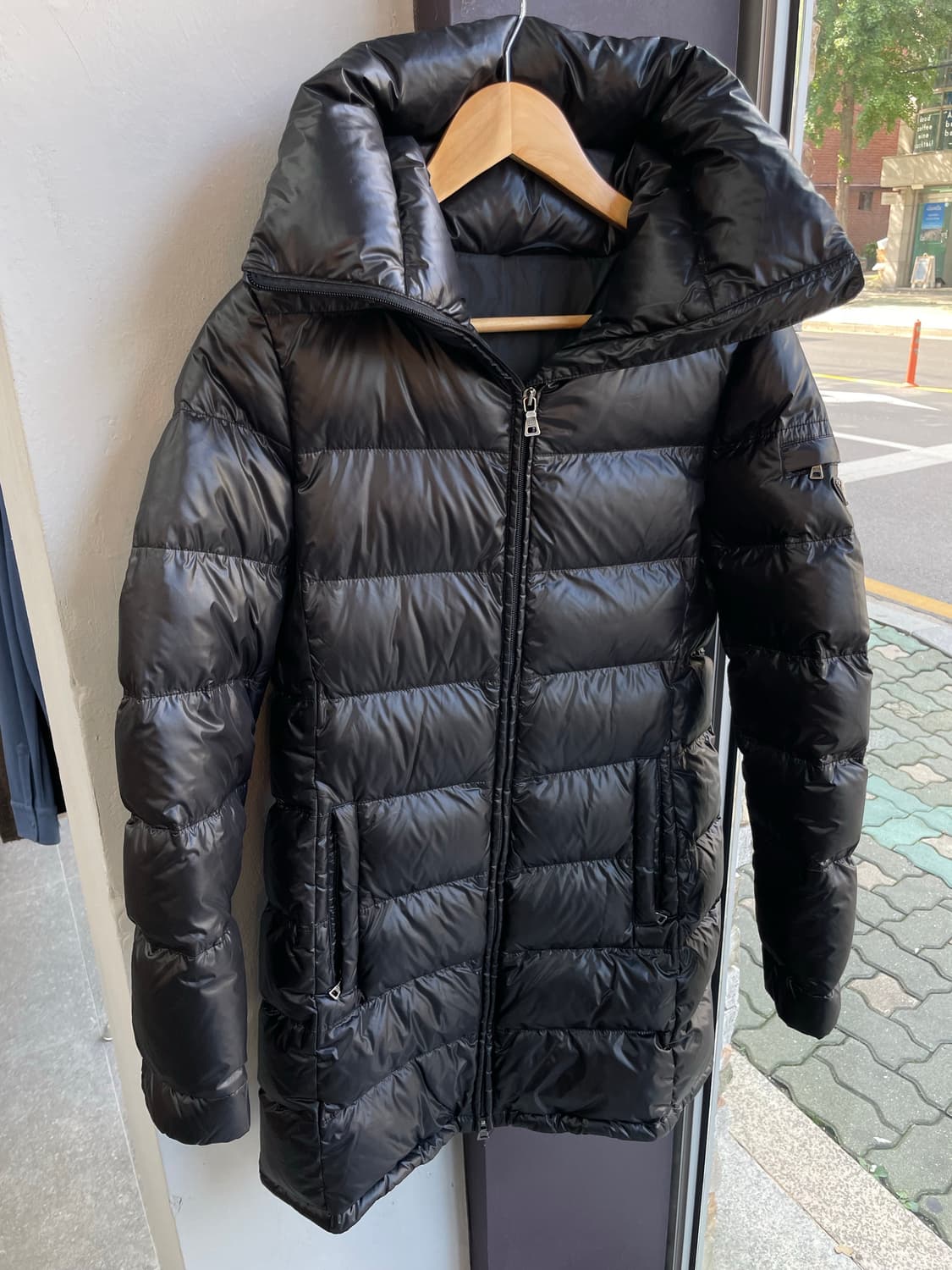 38사이즈/ 프라다 삼각로고 하이넥 롱패딩 상품이미지1