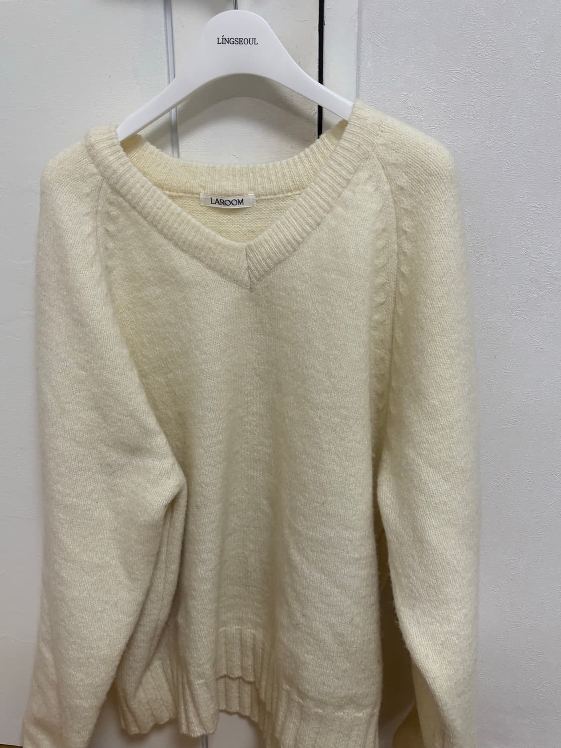 라룸 헤리 브이넥 니트 아이보리 상품이미지2