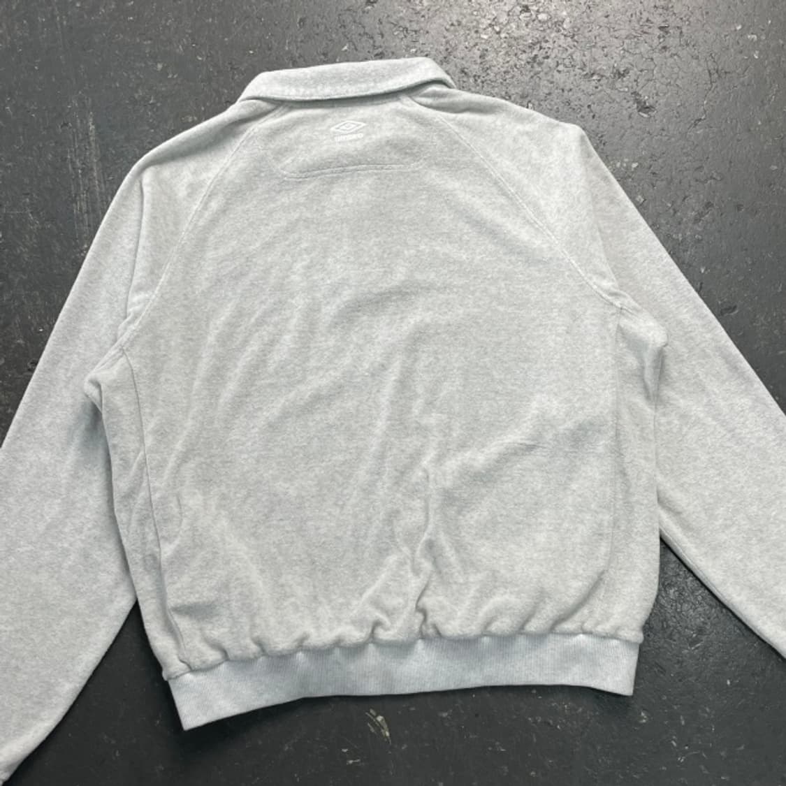 100 엄브로 벨루어 반집업 맨투맨 상품이미지5