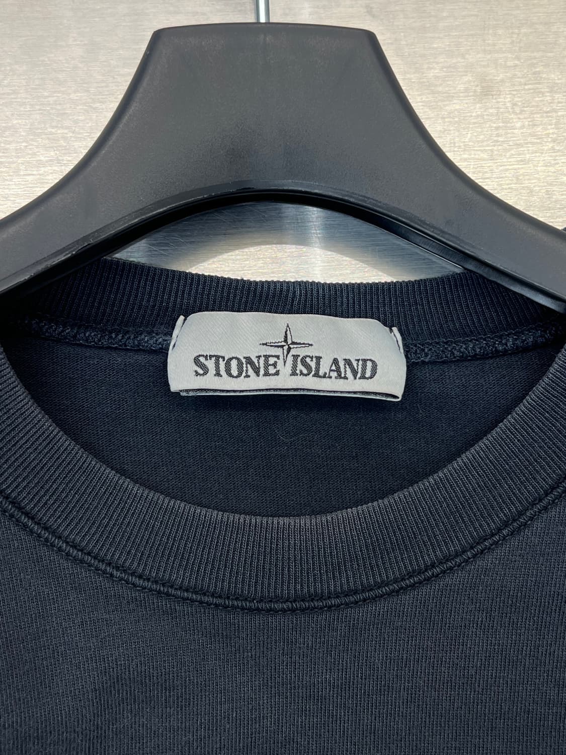 스톤아일랜드 와펜 블랙 롱슬리브 상품이미지4