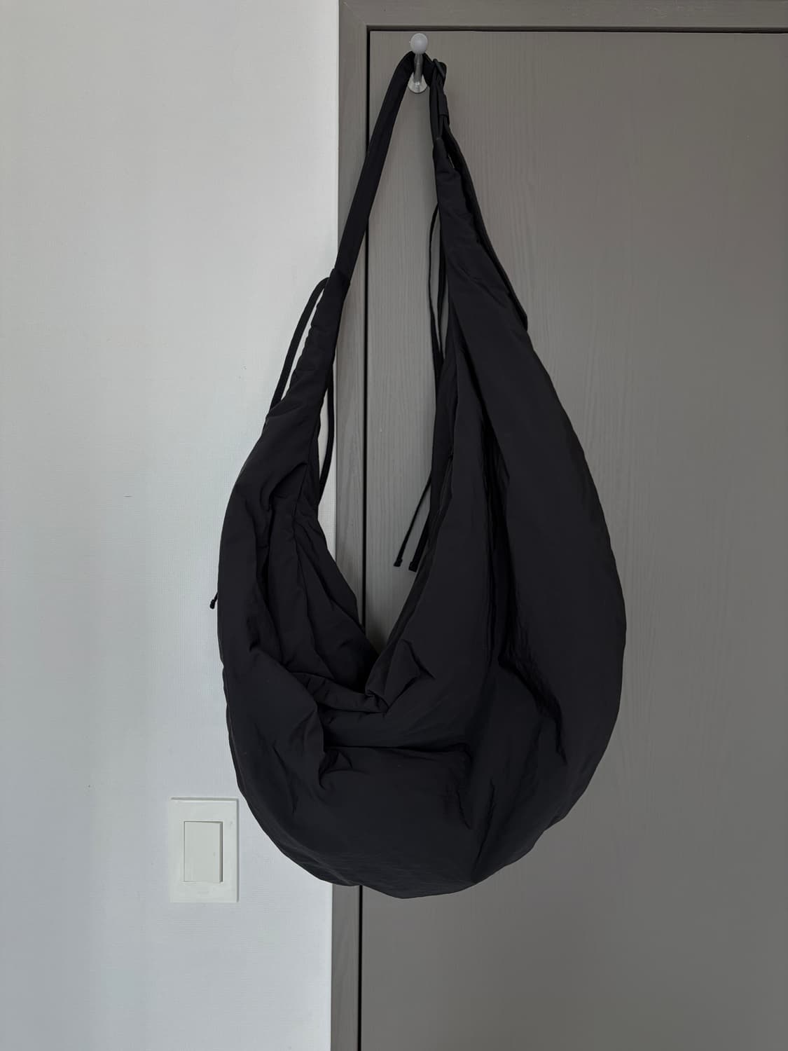 [os] 코스 캐노피 나일론 오버사이즈 크로스바디백 상품이미지3