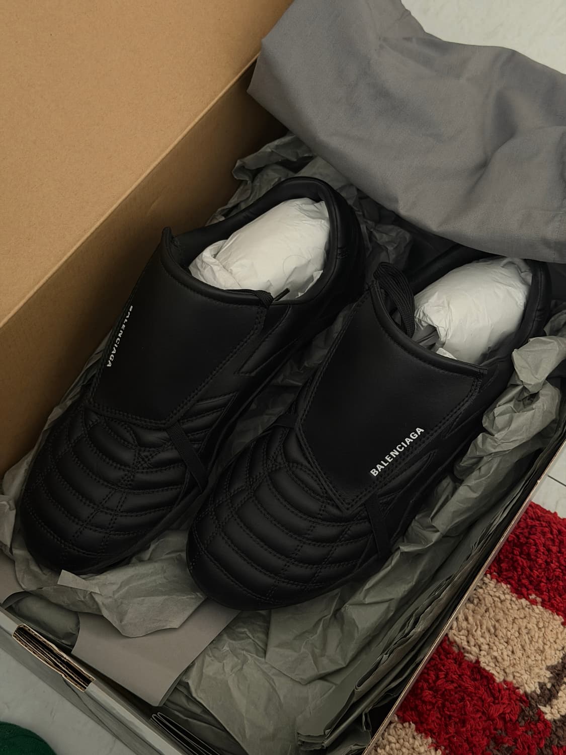 발렌시아가 사커 스니커즈 블랙 상품이미지1