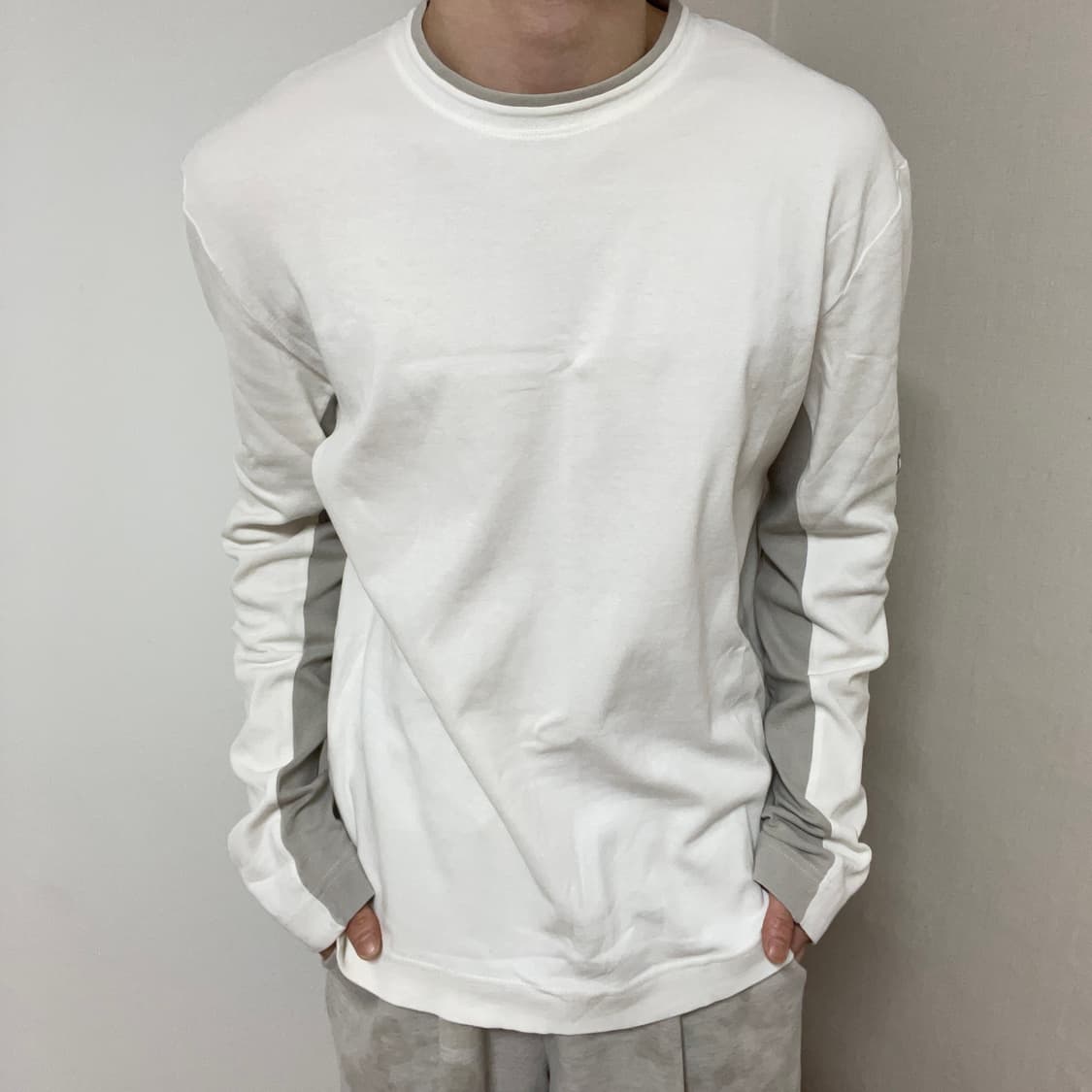 ARMANI WHITE EMBROIDERED LONG SLEEVE 상품이미지1