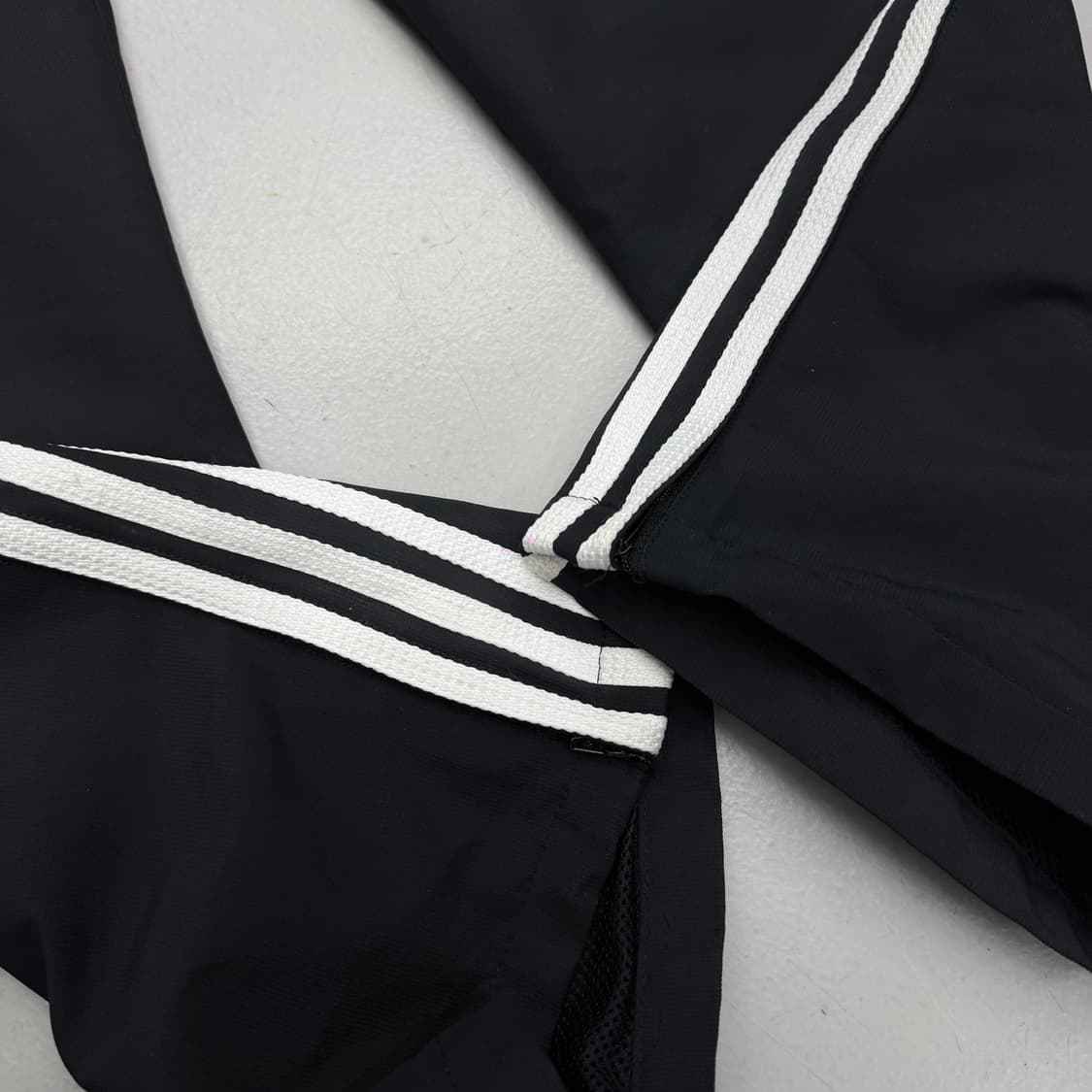 아디다스 00s 삼선 올드스쿨 바람막이 트랙팬츠 블랙 상품이미지4