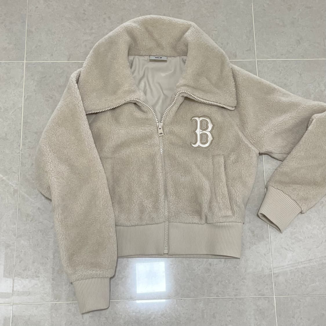 MLB 베이직 경량 크롭 후리스 점퍼  상품이미지1