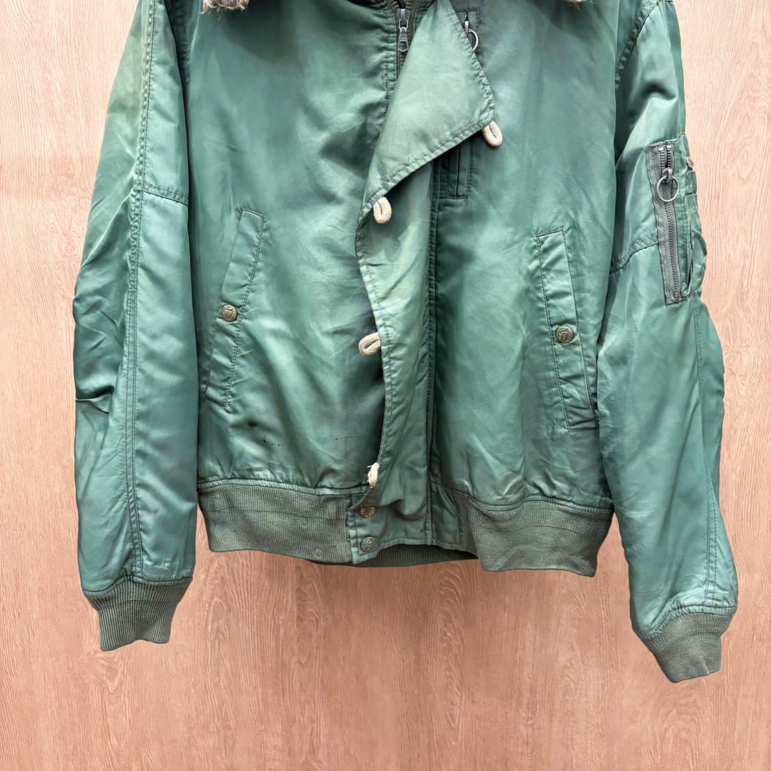 디젤 파일럿 항공 점퍼 페이크 퍼 카라 후드 밀리터리 포켓 디테일 카키 상품이미지5