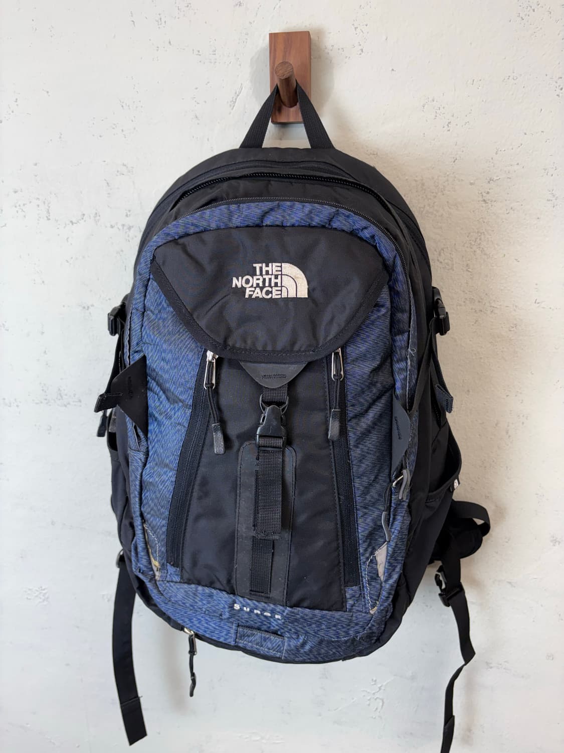 노스페이스 서지 백팩 블랙 블루 상품이미지3