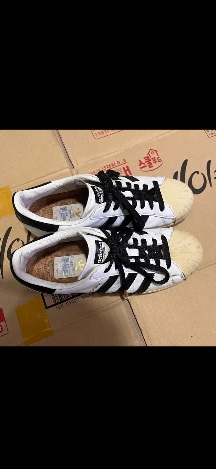 255 아디다스 슈퍼스타 프리미엄 화이트 블랙 상품이미지3