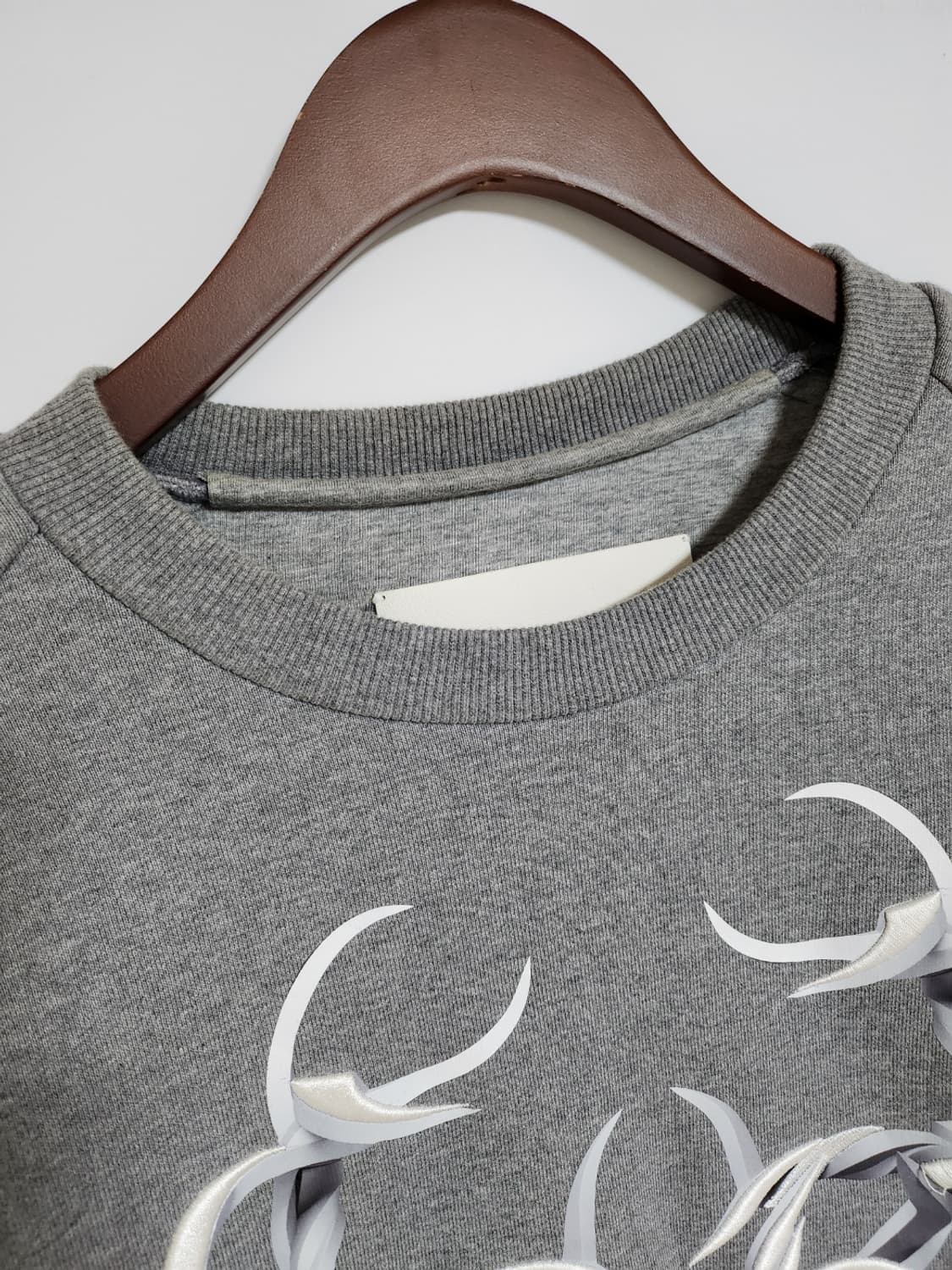 44 준지 그레이 사슴 프린트 자수 맨투맨 JC7841P313 상품이미지2