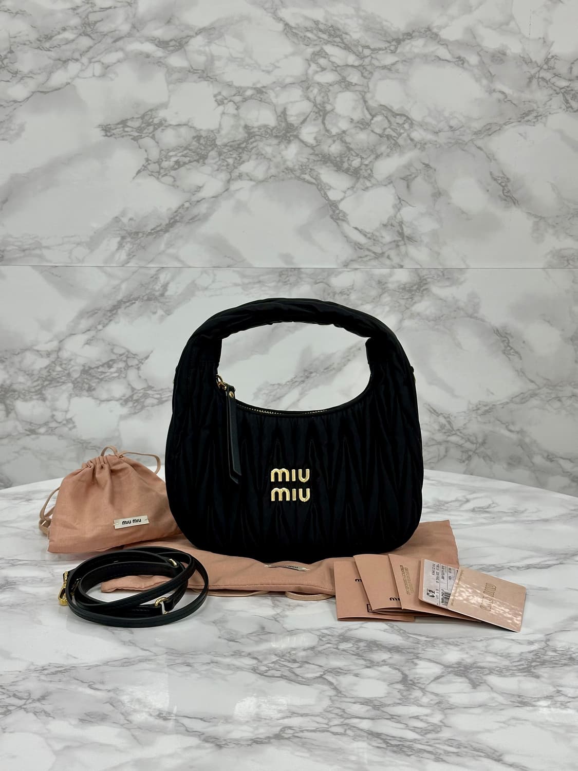 [새상품급/풀구성] 미우미우 완더 마틀라세 사틴 미니 호보백 상품이미지1