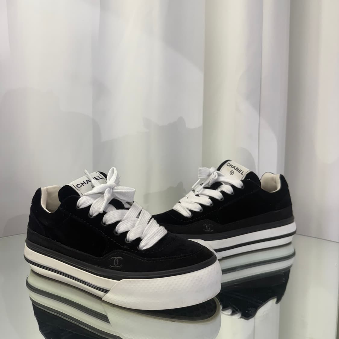 (36.5) 샤넬 마크다운 벨벳 스웨이드 스니커즈 상품이미지1