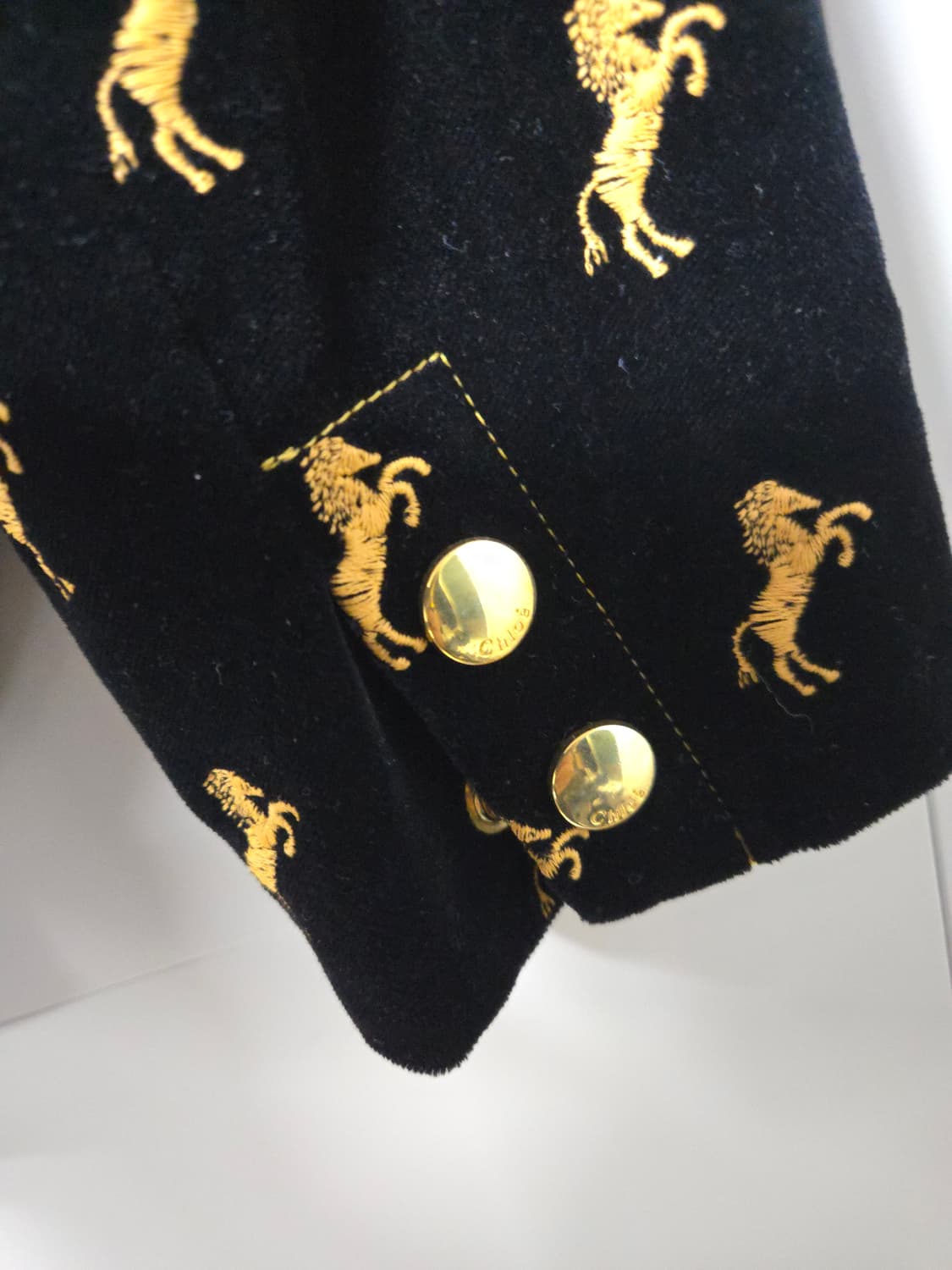 (새상품)끌로에 황금말 자수 벨벳 셔츠(프랑스36) (국내 44반 55) 상품이미지7