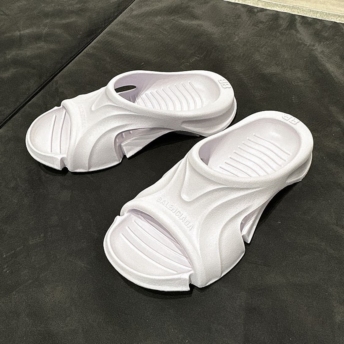 발렌시아가 여성 화이트 몰드 러버 샌들 상품이미지4