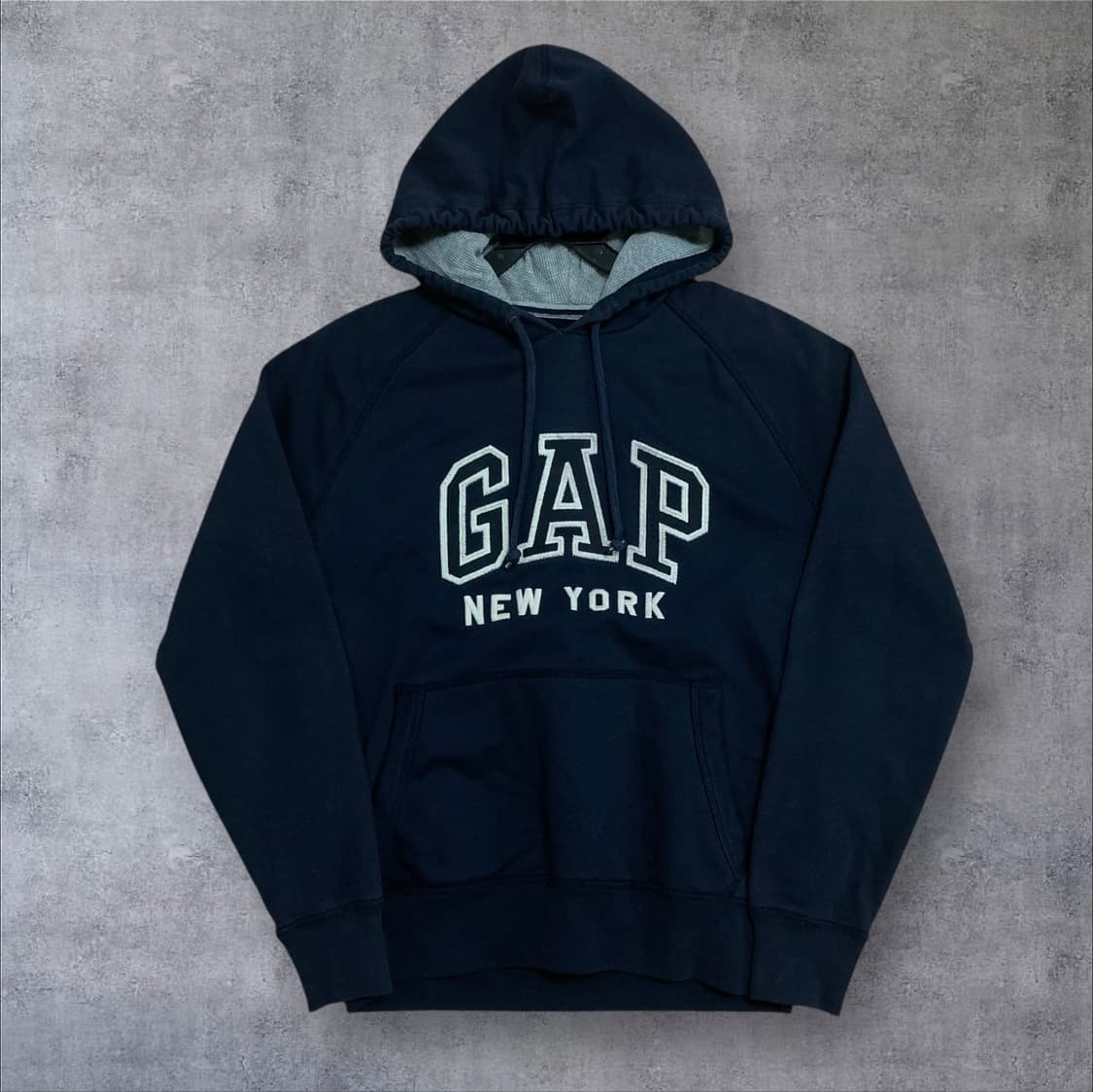 GAP 뉴욕 스펠아웃 빅로고 네이비 후드티 상품이미지1