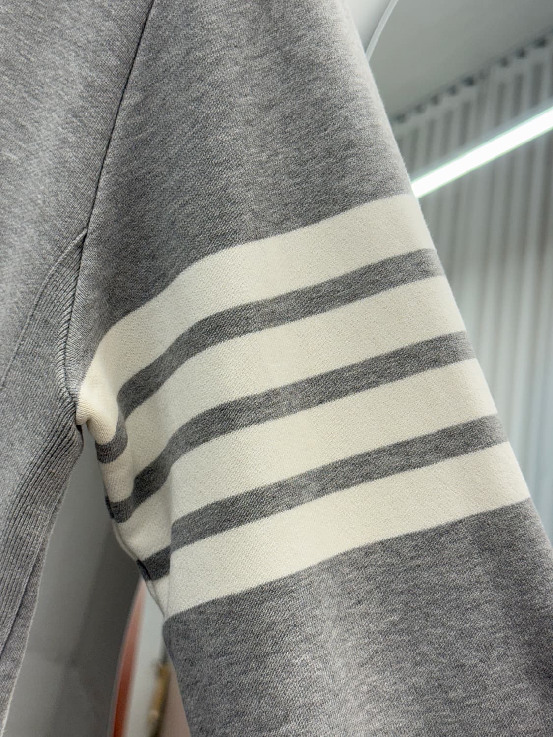 [5] 톰브라운 사선완장 맨투맨 상품이미지3