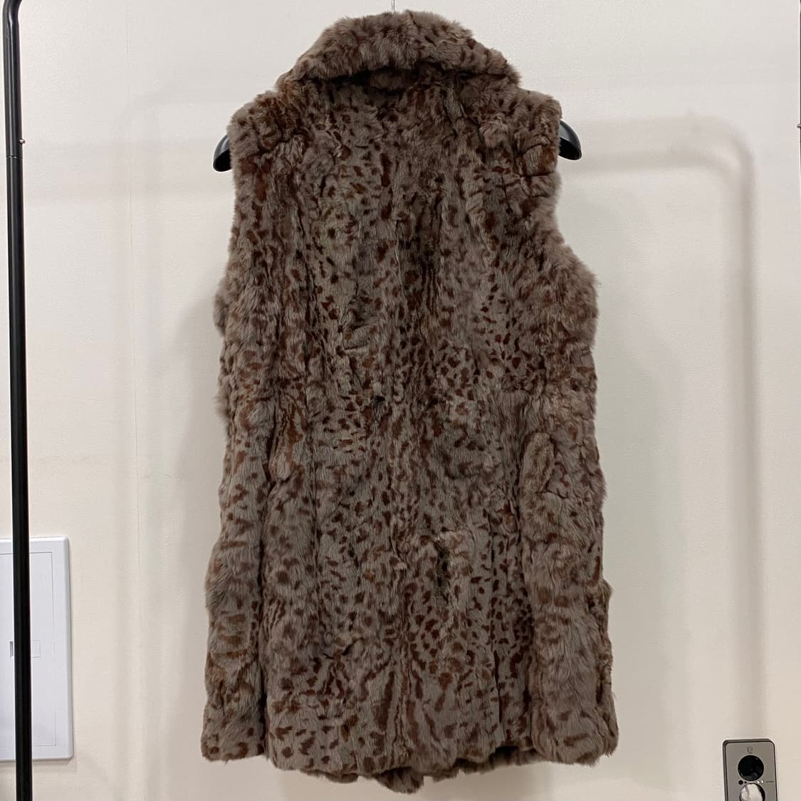 렉스 래빗 퍼 패턴 집업 조끼 상품이미지2