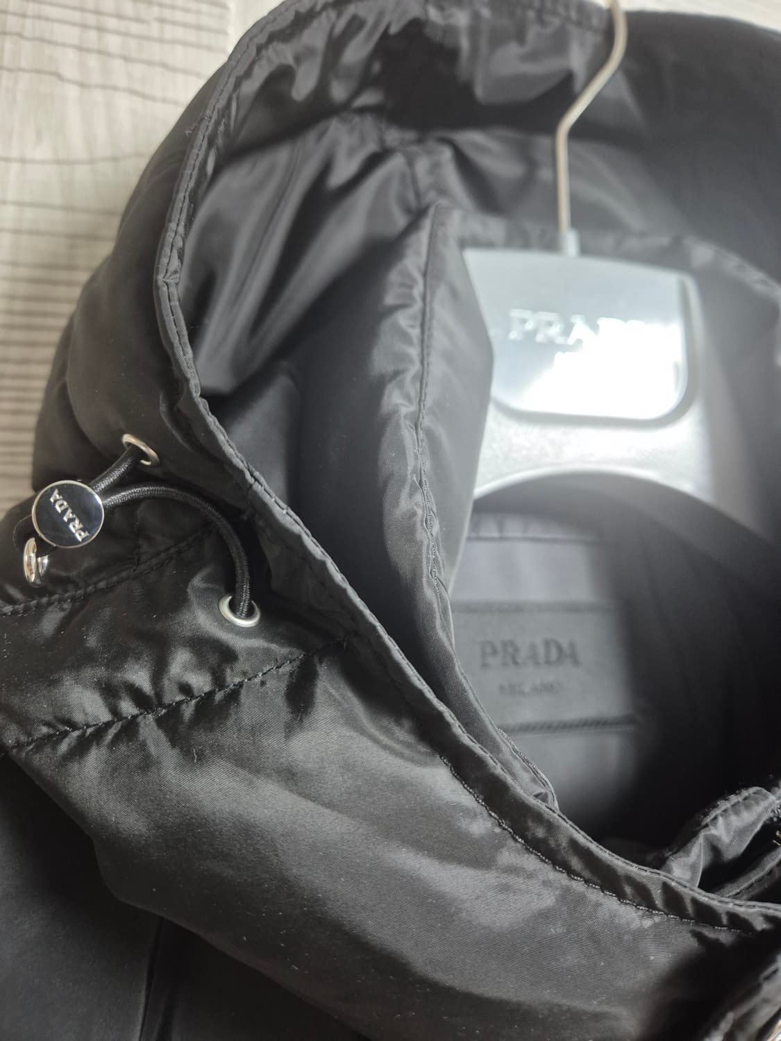 프라다 남성 구스다운 삼각로고 후드탈부착 점퍼패딩 SGH070(새제품) 상품이미지3