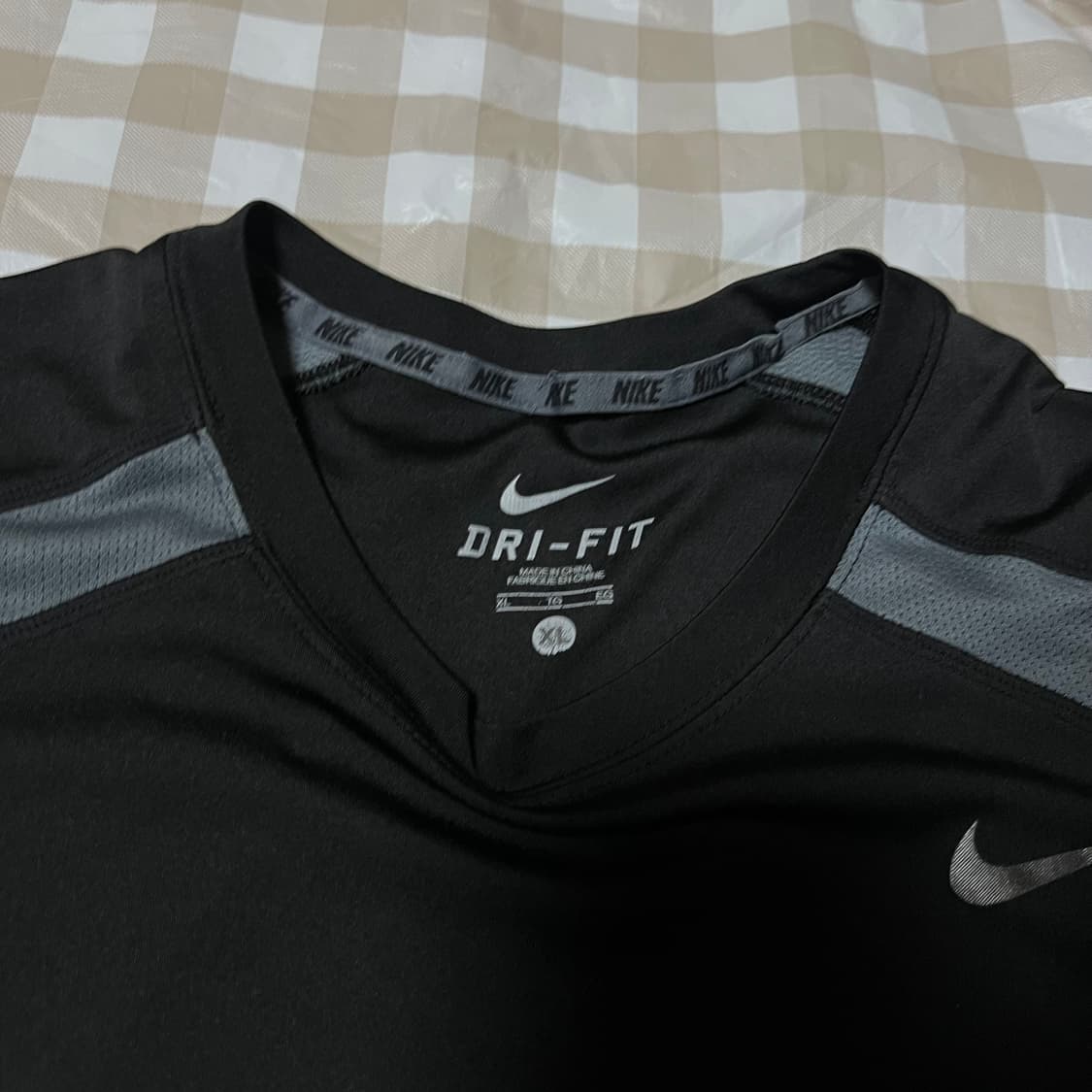 나이키 드라이핏 반팔 XL 트레이닝복 배색 운동복 기능성 상품이미지2