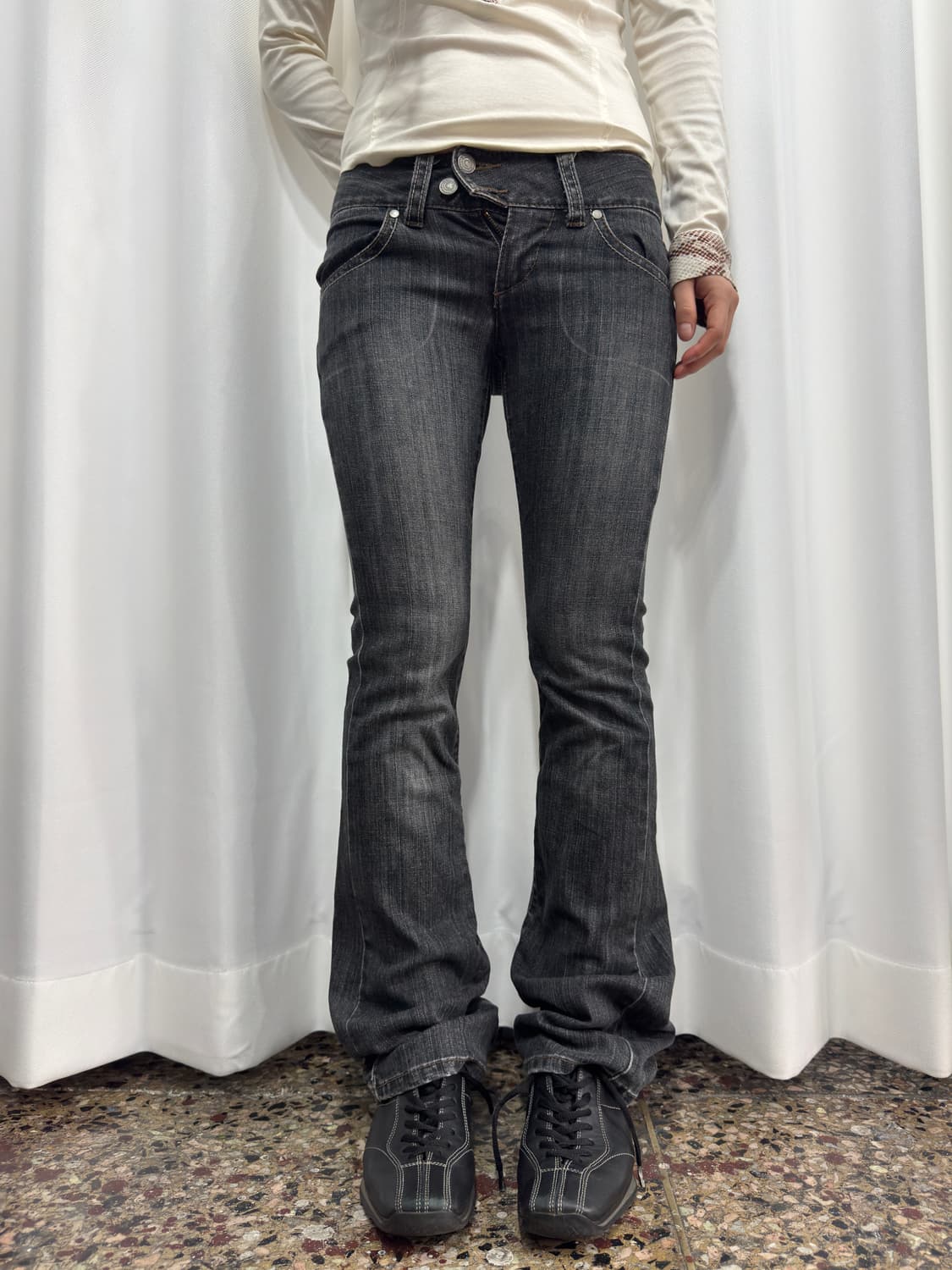 uniqlo low-waist denim pants 상품이미지1