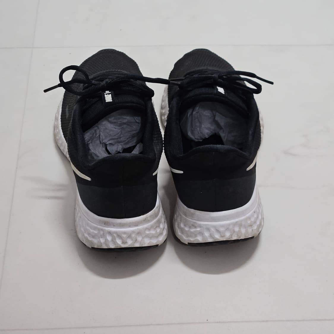 나이키 레볼루션 5 검흰 운동화 280 상품이미지3