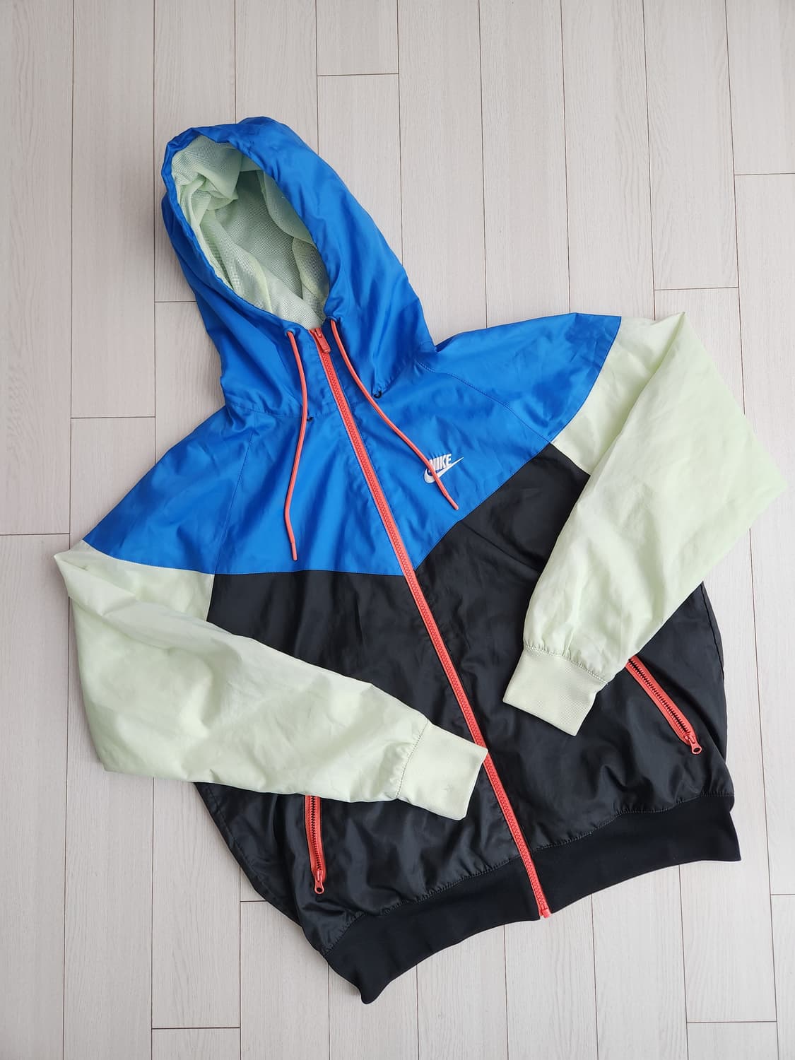 나이키 NSW 윈드러너 후드 자켓 블랙 블루 - 아시아 사이즈M

사용감 상품이미지1