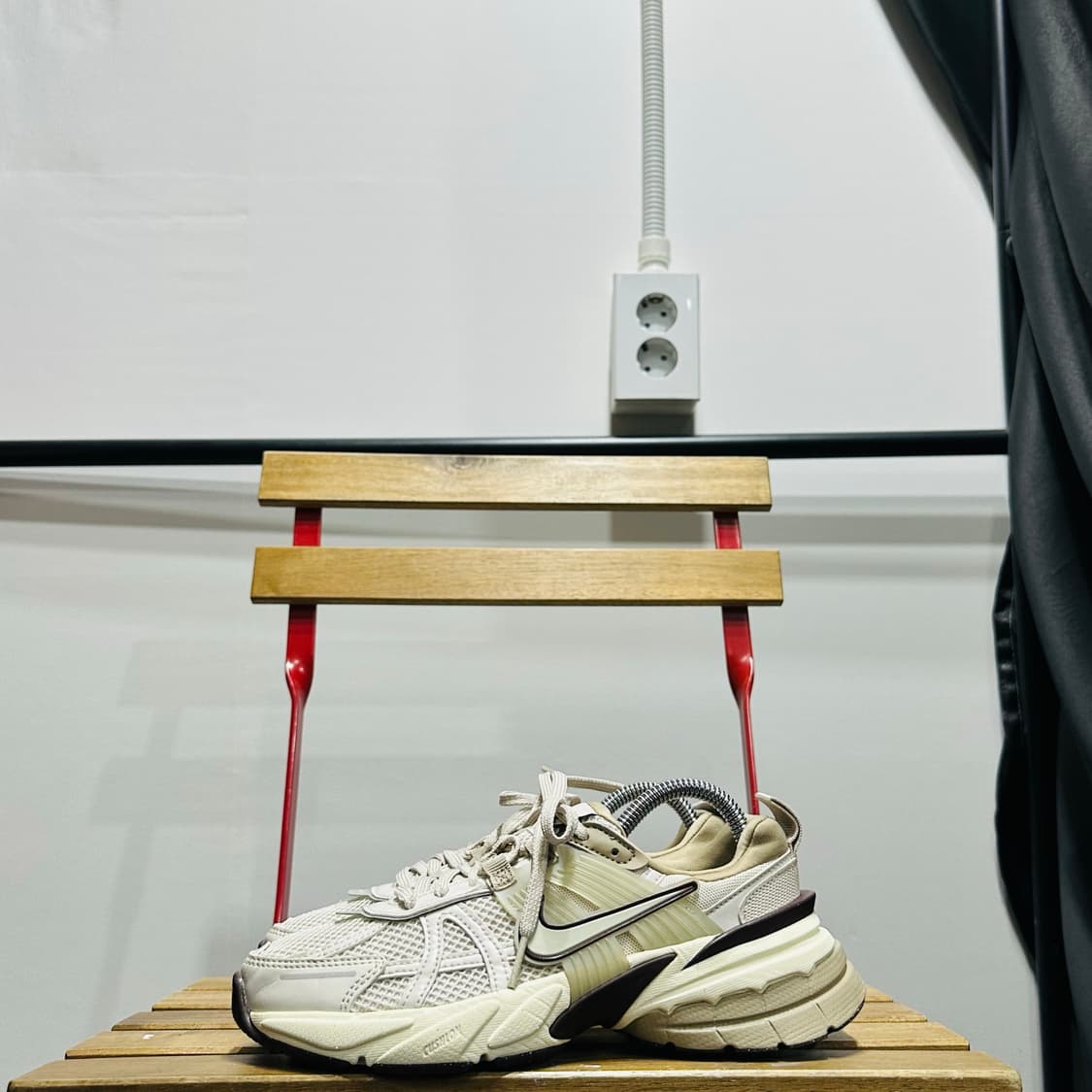 225) 나이키 운동화 여성 여자 신발 V2K 메탈릭 런 아이보리 상품이미지3