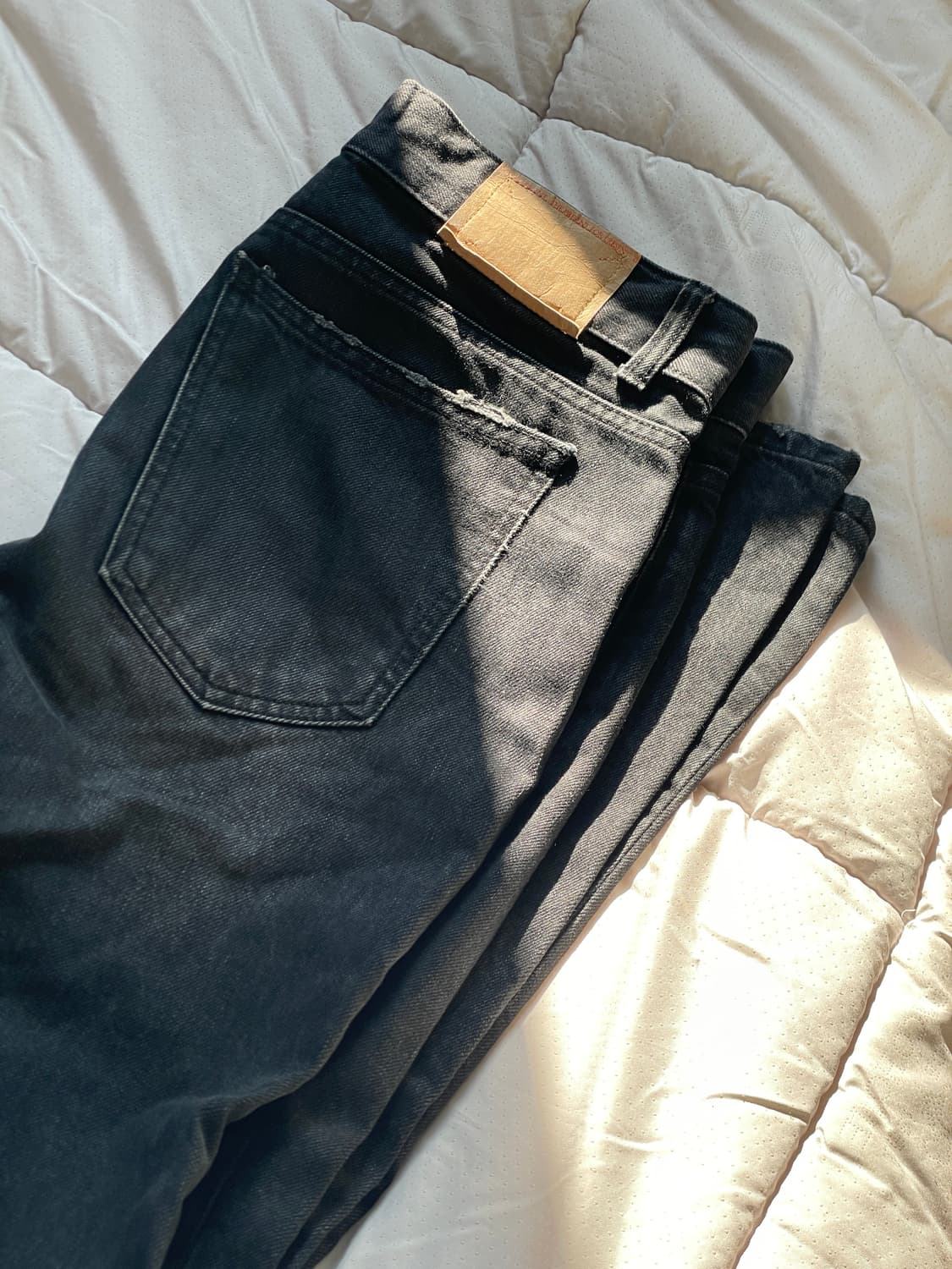 엘무드 LMOOD 슬래시 플레어 데님 워시드 블랙 48 상품이미지2