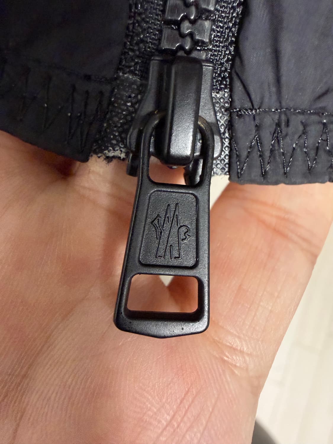 몽클레어 몽클레르 Alnair 패딩 블랙 2사이즈 상품이미지6