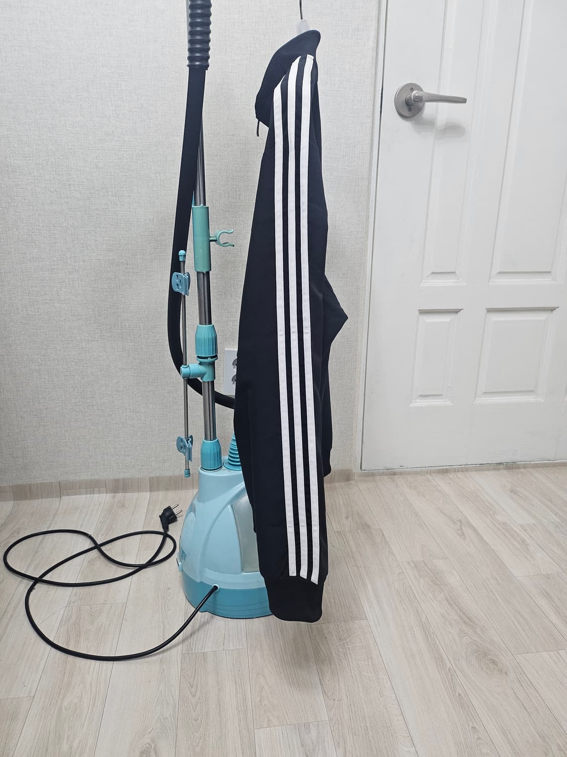 (105~110)XL☆초대장급☆아디다스 에센셜 3S우븐 [검흰]트랙탑져지 상품이미지4