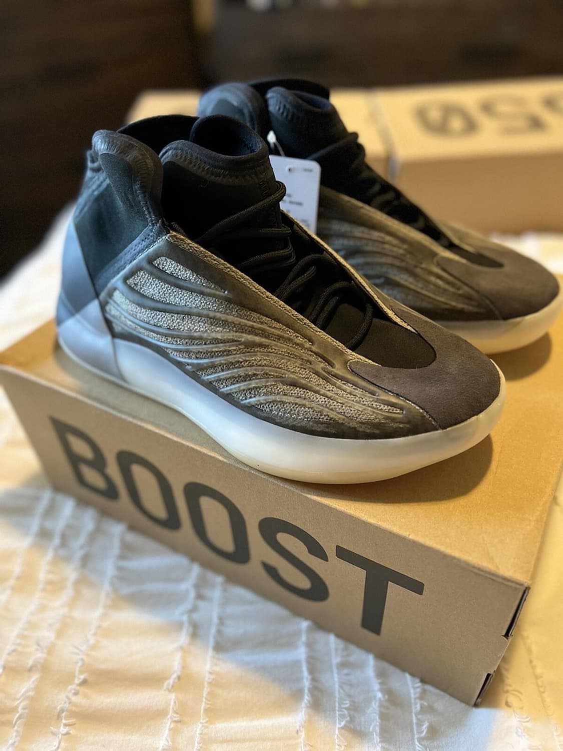 아디다스 이지 부스트 퀀텀 바리움 상품이미지1