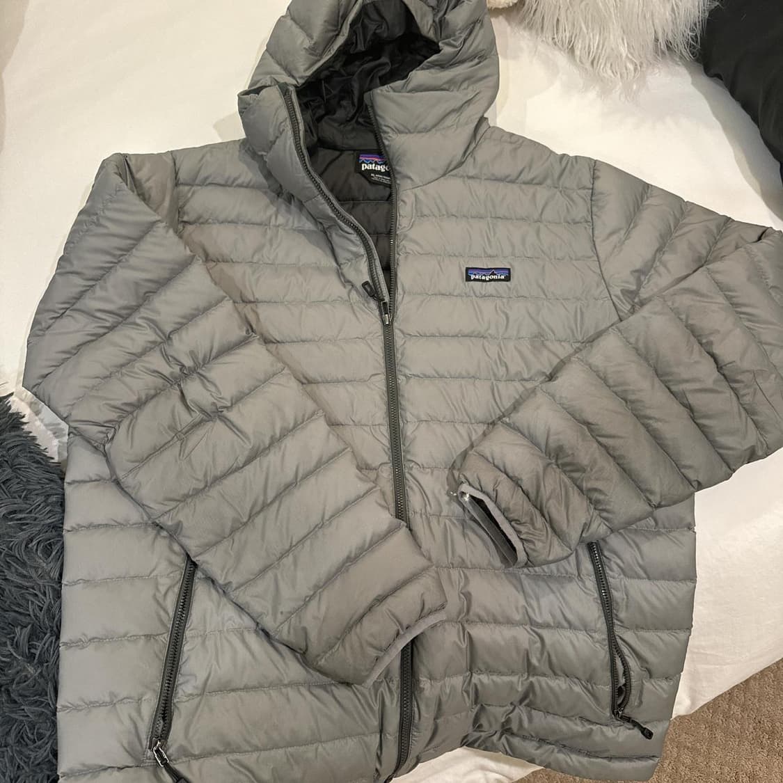 (예약중)파타고니아 멘즈 후드 경량패딩 그레이 상품이미지1