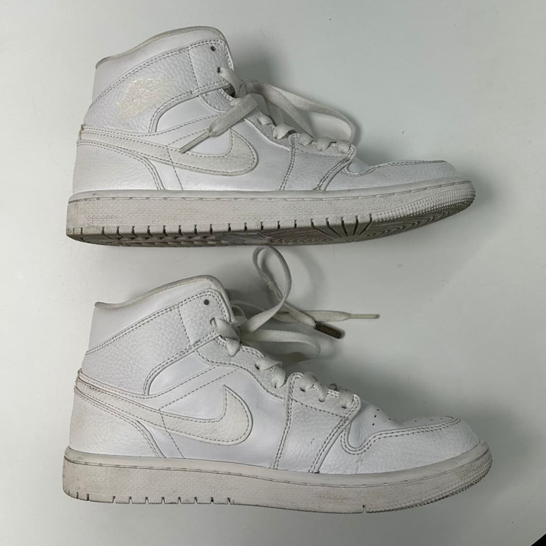 나이키 조던 1 미드 트리플 화이트 스니커즈 250 상품이미지3